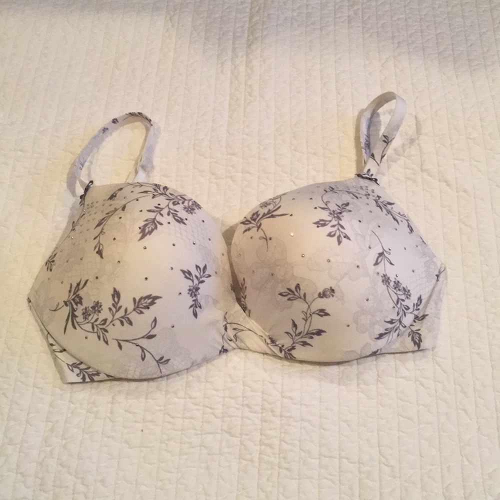 Victoria’s Secret plunge bra, 34D